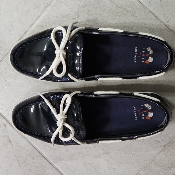 Cole Haan navy patent leather boat shoes in great condition! Size 7.5 - Picture 3 of 7